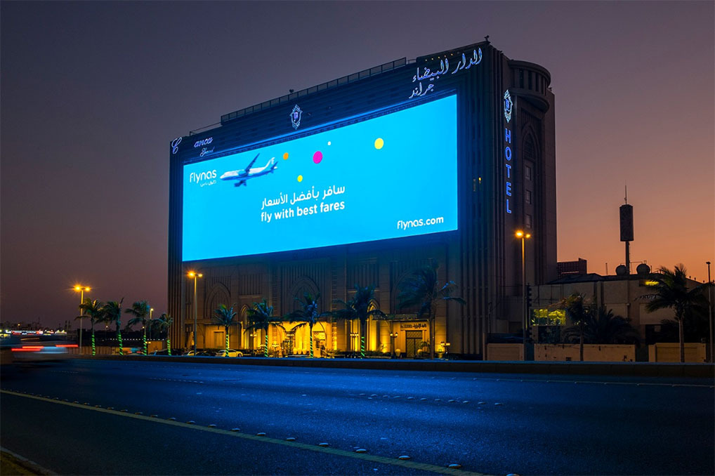 Saudi Arabia's 1053-square-square outdoor grille screen was successfully lit up