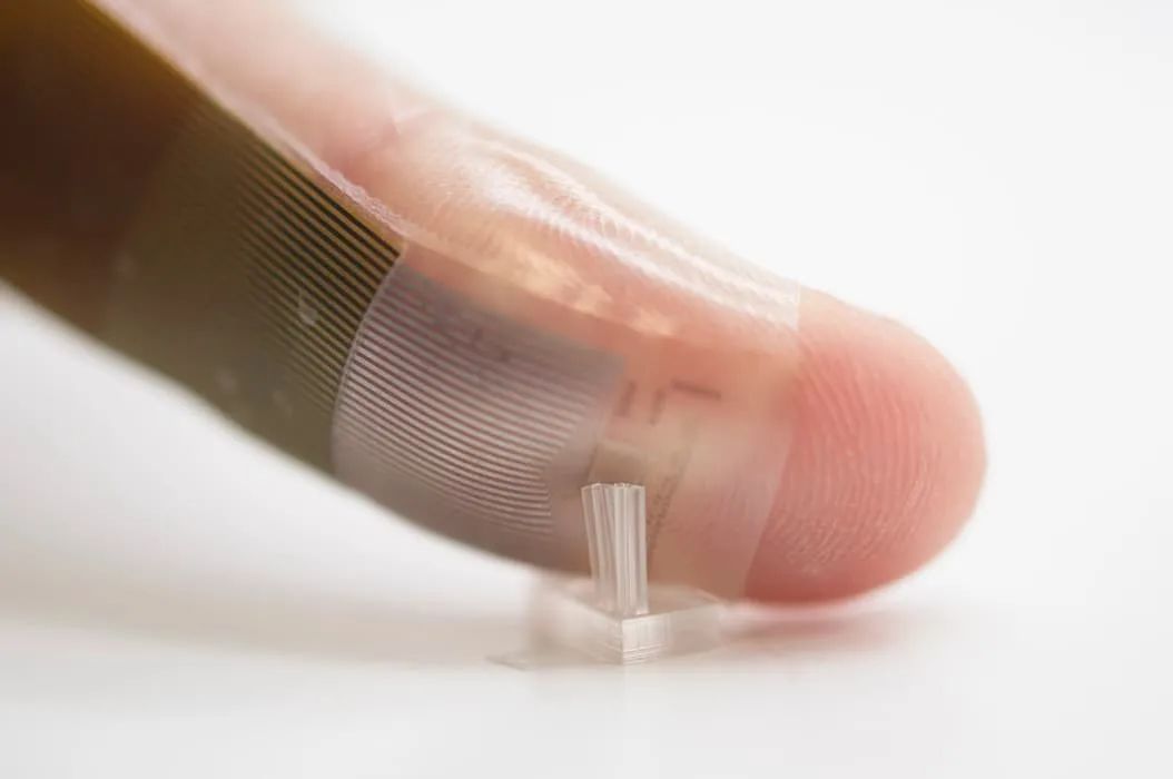 斯坦福大学开发柔性、可拉伸IC,成功驱动Micro LED屏幕 斯坦福大学开发柔性、可拉伸IC,成功驱动Micro LED屏幕
