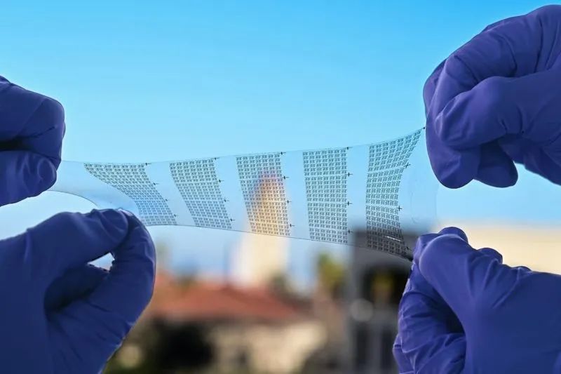 Stanford University develops flexible, stretchable IC and successfully drives Micro LED screens