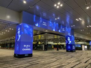 Shaped screen at Singapore Changi Airport: A high-resolution visual feast