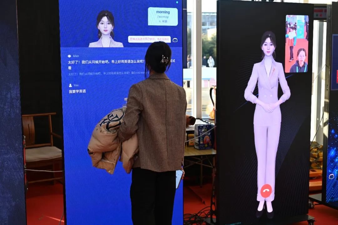 Chain Expo 丨 At the People's Reading Booth, Zhouming's virtual studio innovative solution was unveiled