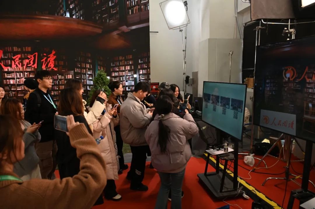 Chain Expo 丨 At the People's Reading booth, Zhou Ming's virtual studio innovative solution was unveiled