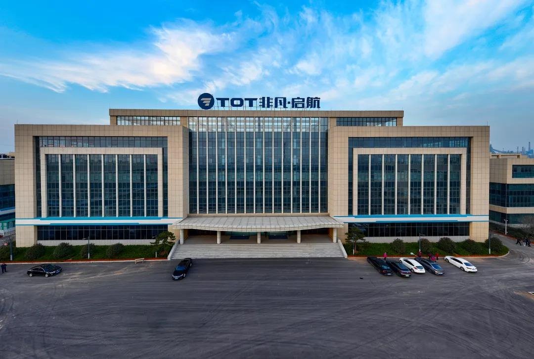 Annual output of 250,000 square meters, and an MLED display project is put into production