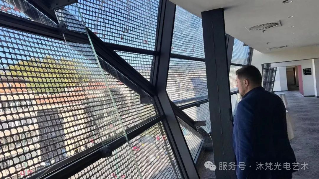 Mu Fan Case| The center of Bosnia and Herzegovina in Sarajevo has upgraded its light curtain wall again in 10 years, celebrating Saudi Arabia's winning the right to host the 2034 World Cup