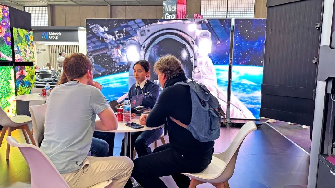 Corent shines in ISE2025, the world's first new LED mobile display product debuts