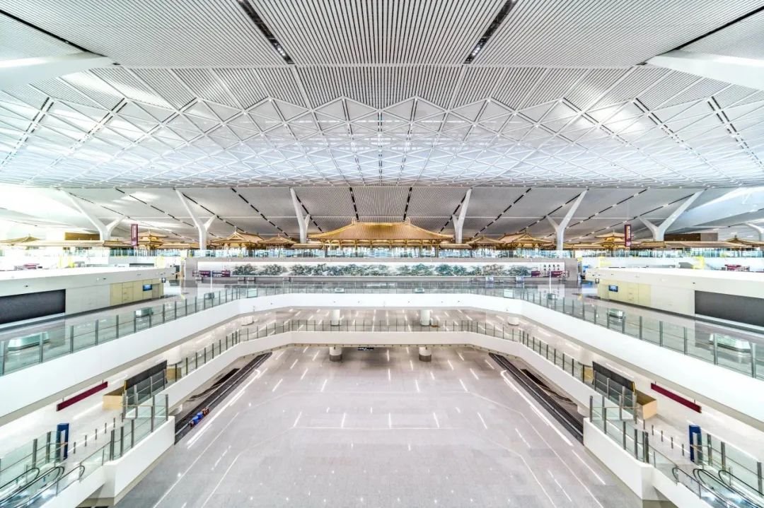 2032㎡! Lehman's large LED screen lights up Xi'an Xianyang International Airport, bringing you an immersive experience of