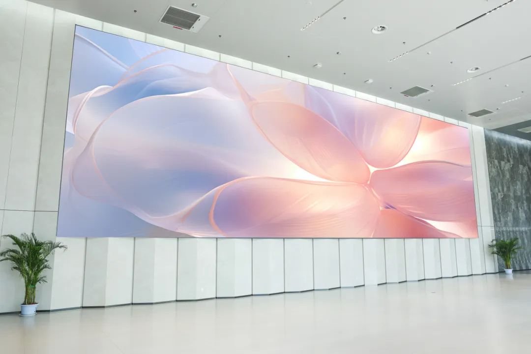 2032㎡! Lehman's large LED screen lights up Xi'an Xianyang International Airport, bringing you an immersive experience of