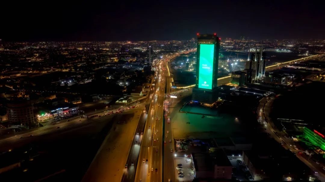 Look, the largest LED outdoor screen in Dammam, Saudi Arabia! Zhou Mingguang Display Scheme defines urban space aesthetics