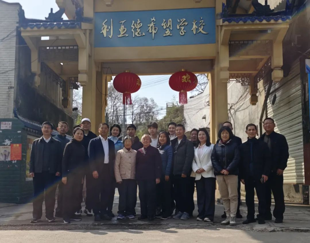 Love my hometown, love boundless| Li Jun, Chairman of Liard donated Zhijiang Education Fund and Friendship Peace Development Fund