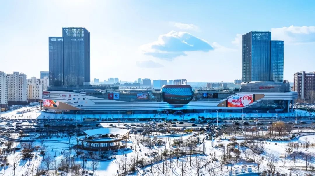 Lehman Combo Exhibition 730㎡ Ultra-high-definition large screen lights up a new landmark in Wangfujing, Qingdao, Shandong Province
