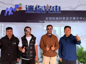 CEO of Zeus Technology in the United States visited MNLED from afar: Outdoor 0.6mm screen shocked th